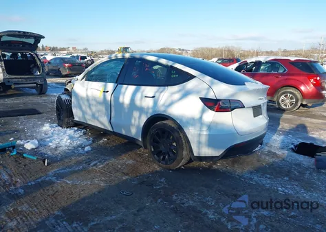 2021 Tesla Model Y Long Range Dual Motor All-Wheel Drive z USA, uszkodzony, nr VIN 5YJYGAEE6MF180357